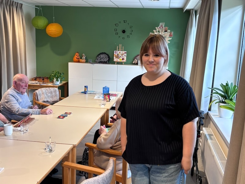 Studente Bianca mocht een dag meewerken in het centrum voor dagverzorging in het woonzorgcentrum. 