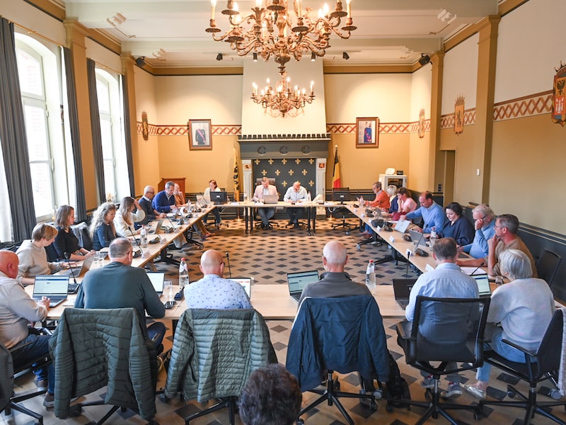 Gemeenteraad keurt jaarrekening 2025 goed en herziet financiële plannen van zes kerkfabrieken