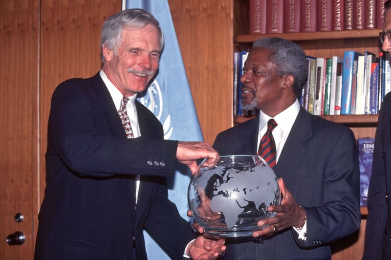 Ted Turner and VN Secretary General Kofi Annan.