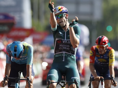 Daar is nummer twee! Wout van Aert remonteert Thibau Nys en slaat ook in Cordoba toe: “We wilden het peloton vandaag verrassen”