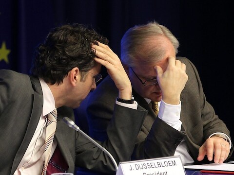 Eurogroep-voorzitter Dijsselbloem en eurocommissaris Rehn op 25 maart tijdens hun persconferentie over het reddingsplan voor Cyprus.