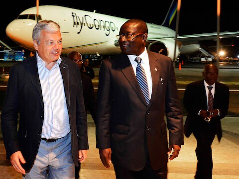 Minister Didier Reynders bij zijn aankomst in Kinshasa.