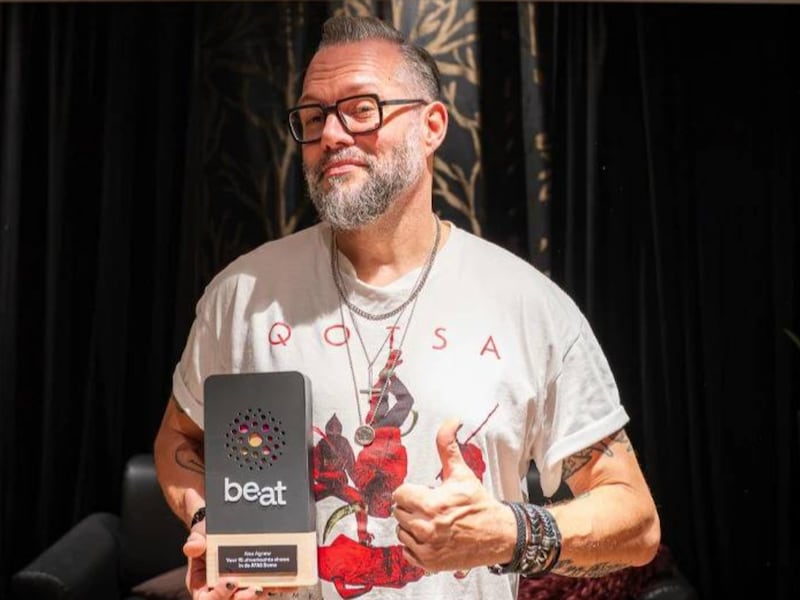 Alex Agnew krijgt be•at Award