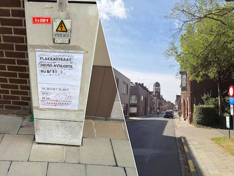 De affiche hing op een elektriciteitskast in de Ommegangstraat in Izegem
