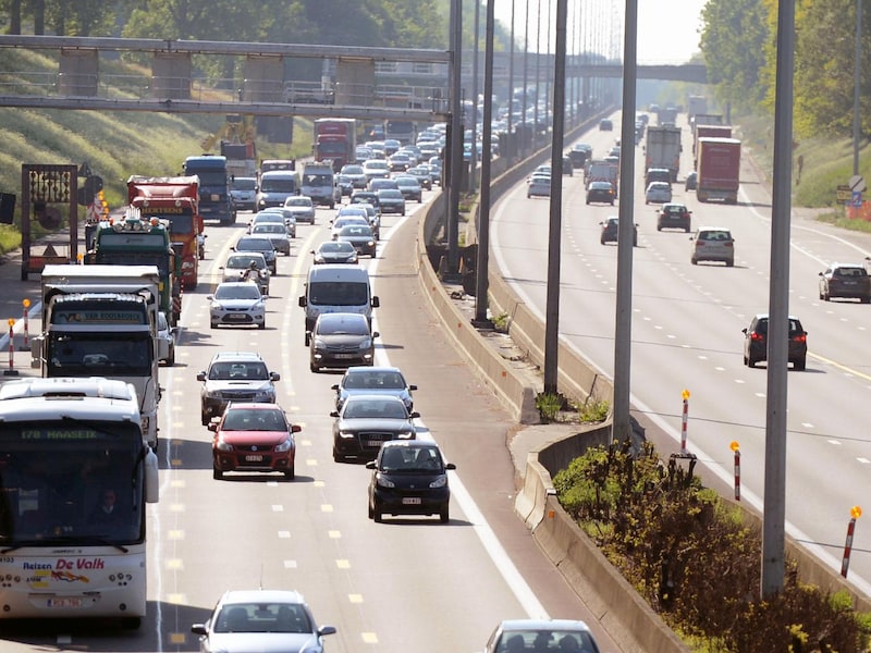Halfuur file op E40 tussen Bertem en Sint-Stevens-Woluwe richting Brussel