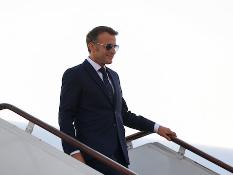 Macron komt aan in Syrië.