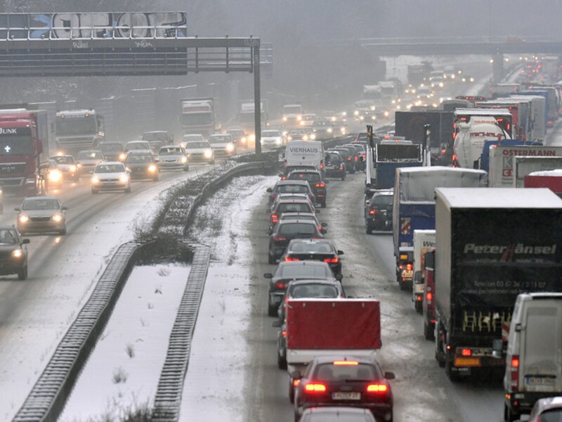Er staat een flinke file in Gelsenkirchen.