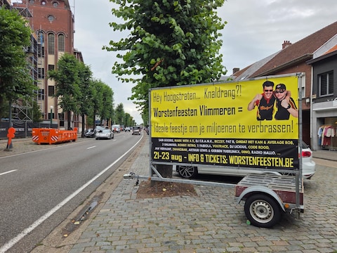 De Worstenfeesten in Vlimmeren, maar ze kwamen tot Hoogstraten om reclame te maken, op ludieke wijze.