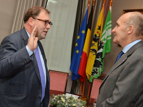 Burgemeester Christophe D'Haese bij zijn eedaflegging.