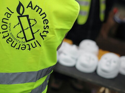 Volgens Amnesty International stierven dagelijks mensen door verhongering, verstikking of andere verwondingen.