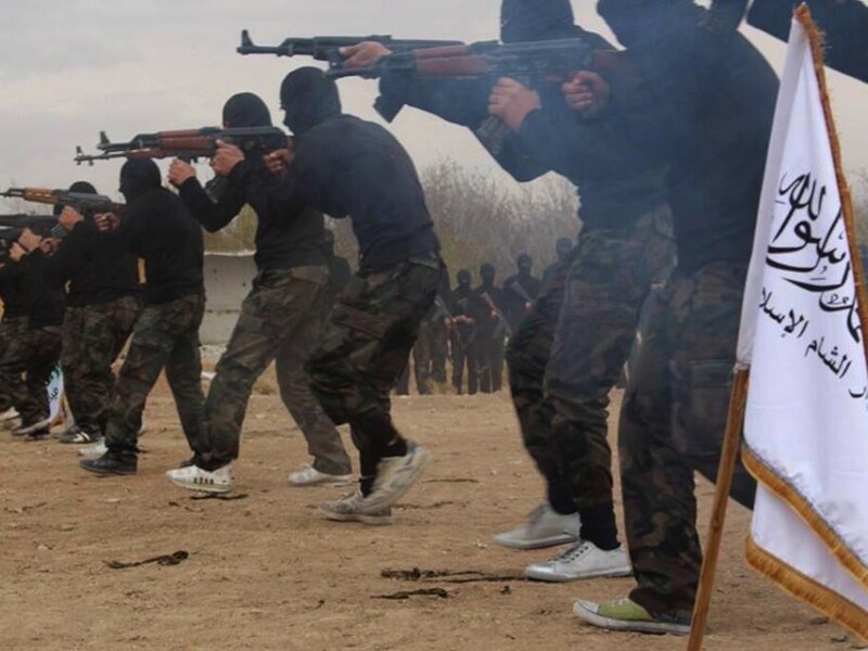 Leden van de Ahrar al-Sham-brigade tijdens een training op een onbekende plaats in Syrië.