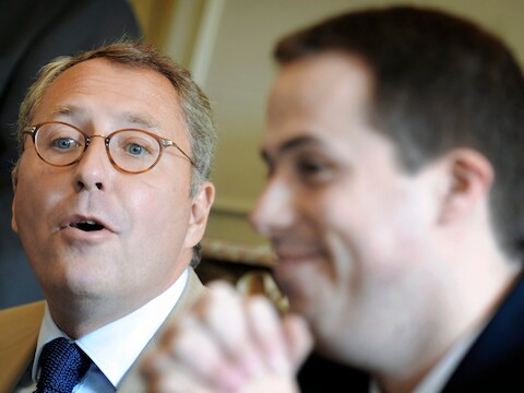 Louis (r) naast Modrikamen.