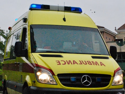 Fietser (77) zwaargewond na botsing met andere fietser