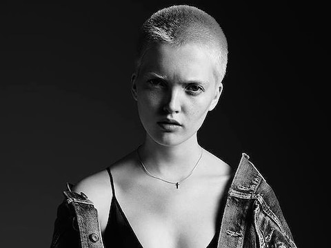 Ruth Bell in een campagne voor Saint Laurent Paris.