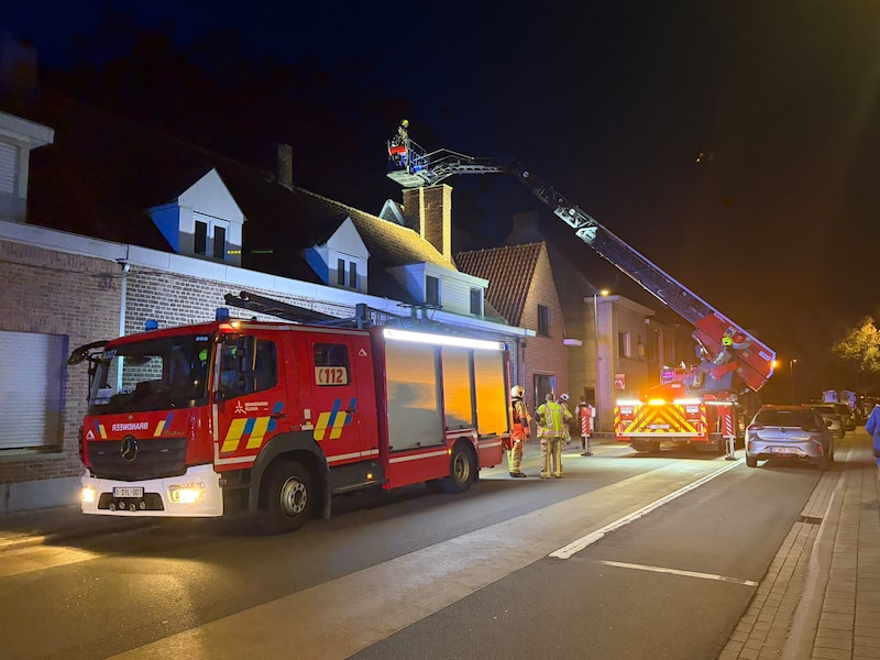 Brandweer rukt uit voor schouwbrand bij gezin in Bissegem.