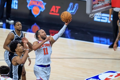 New York gaat uit zijn dak: Knicks winnen eerste wedstrijd NBA Finals - Trump zal derde wedstrijd bijwonen