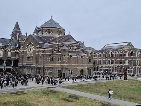 Zo'n 1.600 leerlingen gingen vandaag naar campus de helix. Zeker voor de eerstejaars was het een spannend gebeuren.