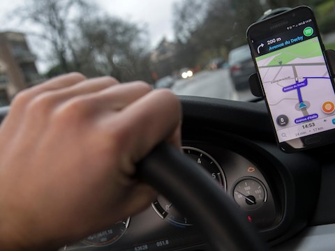 De man vertelde op zitting dat hij Waze volgde en hierdoor het bord van de zone dertiger niet had gezien. 