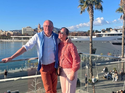Burgemeester Bart Coopman en zijn partner Fredérique op een van hun reizen samen.