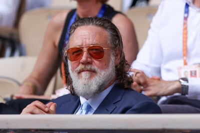 Russell Crowe waarschuwt fans die handtekening van hem willen: “Als iemand zich als een eikel gedraagt, ben ik weg”
