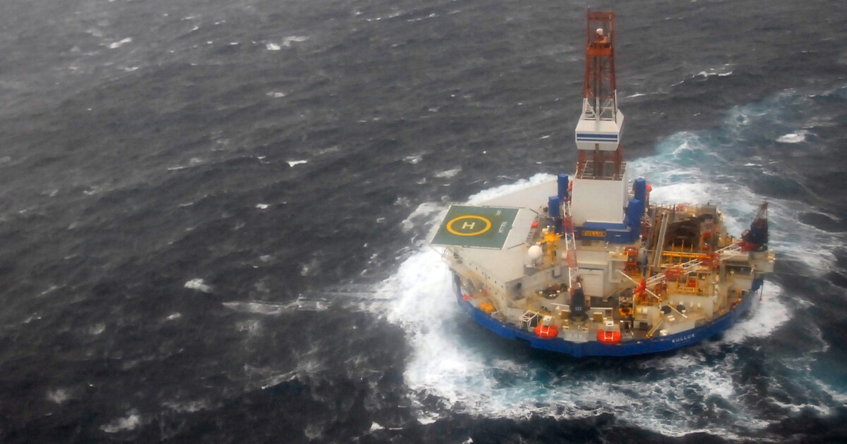 Boorplatform Shell slaat op rotsen van Kodiak Island | Milieu | HLN.be