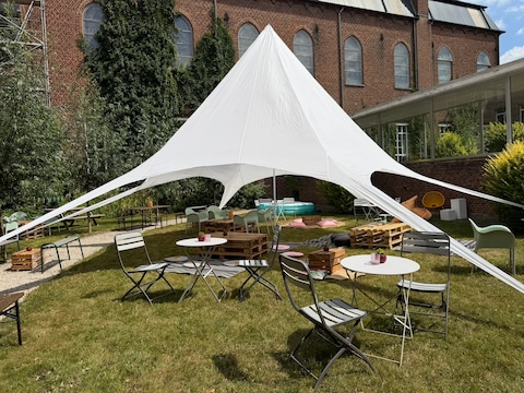 Radio M fm zorgt deze zomer opnieuw voor een gezellige ontmoetingsplek in Zottegem.