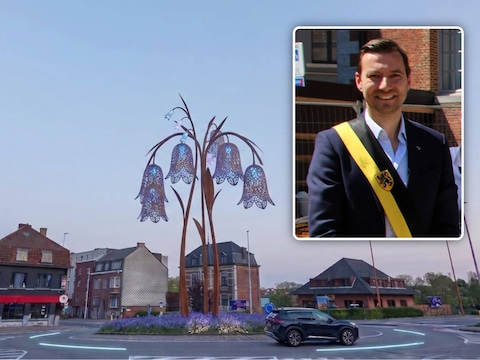 Een verwijzing naar de boshyacinten van het Hallerbos, zoals Steven Lots voorstelt? Of toch maar een carnavalesk beeld? "Voorlopig wachten we het resultaat van ons citybrandingtraject af vooraleer we beslissen over de invulling van de rotonde", zegt schepen Pieter Busselot (CD&V).