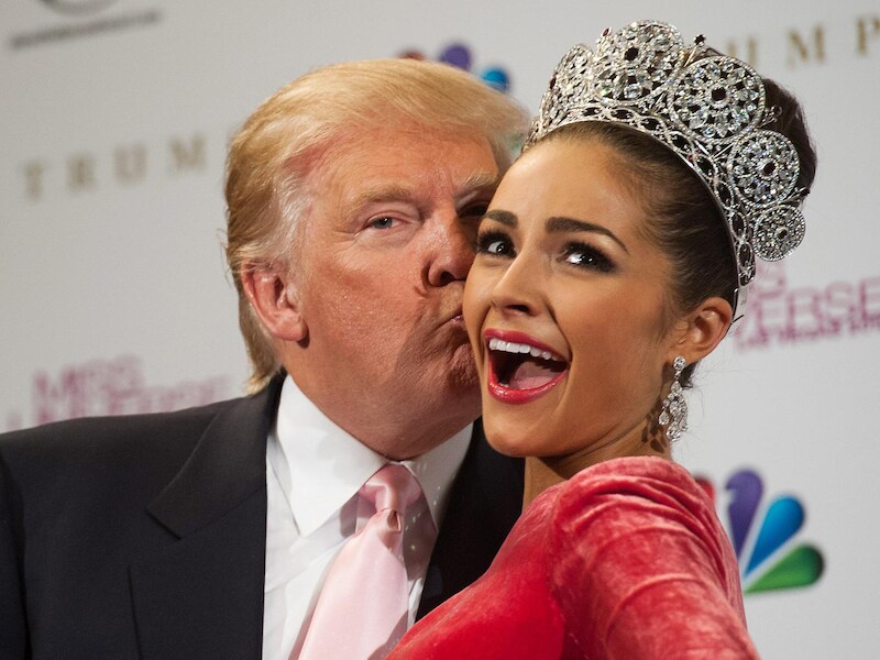 Trump kust winnares Olivia Culpo na haar kroning tot Miss Universe in 2013.