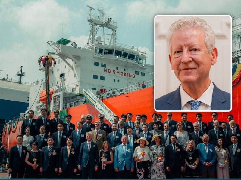 Voormalig burgemeester Pieter De Crem (64) doorbreekt stilte met doop van schip in Zuid-Korea: “Aalter vaart nu op wereldzeeën”