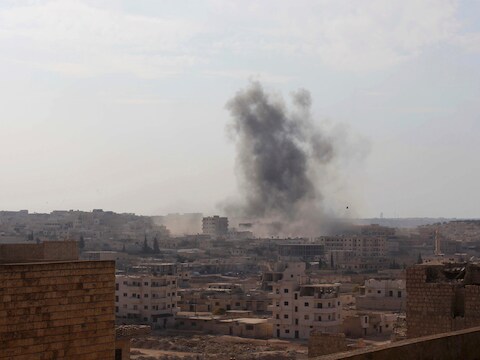 Archiefbeeld uit 2013 van bombardementen in Maarat Al-Numan.