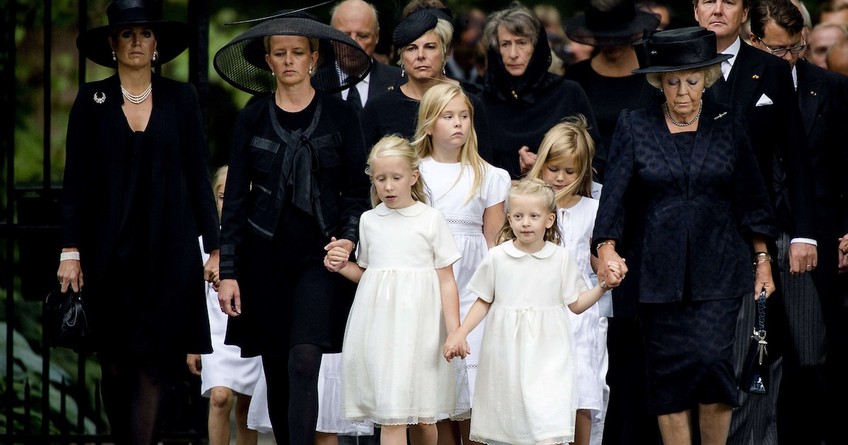 Beatrix en Mabel nemen afscheid van prins Friso
