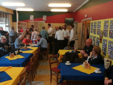 Het cafetaria van Radio Oost West in de Hoogweg 16