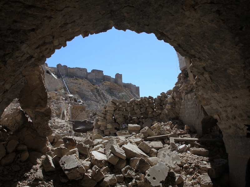 Schade in Aleppo na luchtaanvallen op de stad.