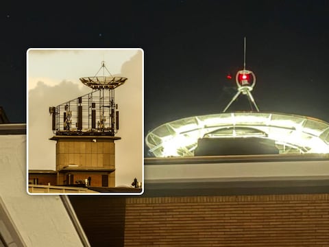Een UFO? Neen, het gaat over een opvallend kunstwerk op de top van de vroegere Belgacomtoren, nu de Techtower.
