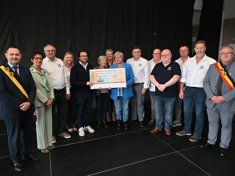 Promovis schenkt 6000 euro aan de MUG-heli.