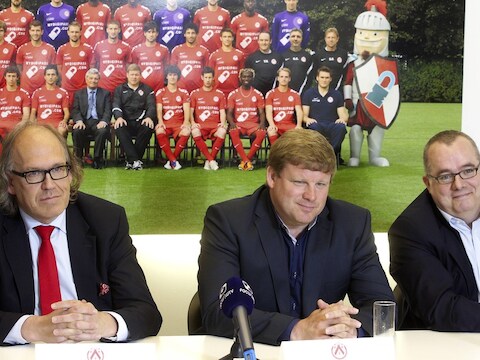 Van l naar r: KVK-voorzitter Allijns, trainer Vanhaezebrouck en ceo Luc Demeyere.