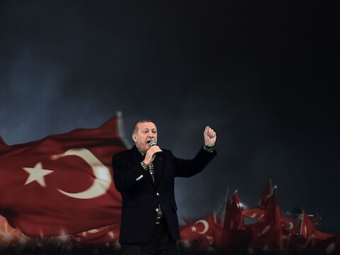 President Recep Tayyip Erdogan sprak zondag een vol stadion toe in Istanboel.