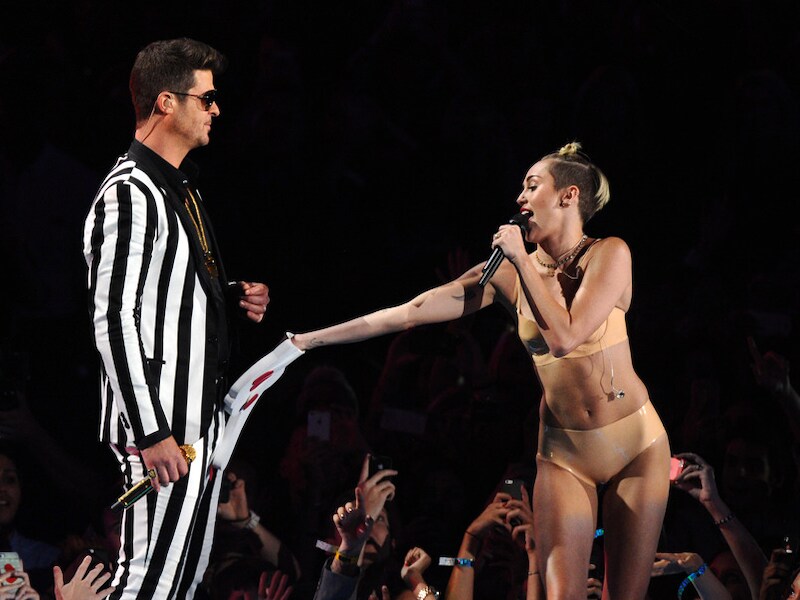 Robin Thicke en Miley Cyrus tijdens het optreden.