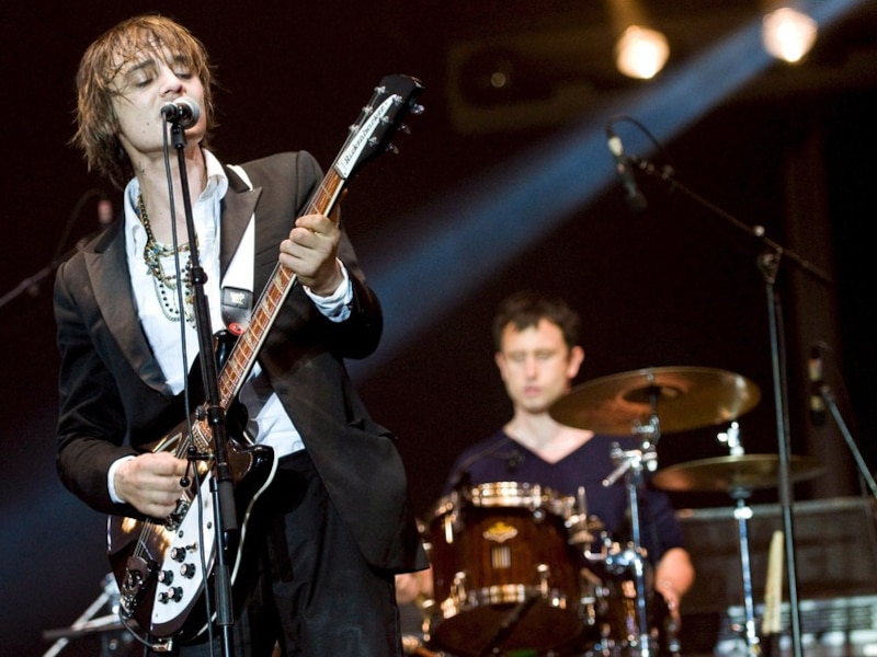 Pete Doherty en Babyshambles-drummer Adam Ficek. Foto uit 2008.