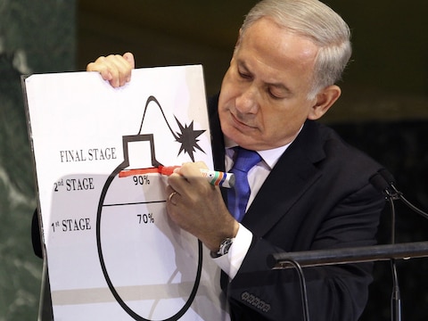 Israëlisch premier Netanyahu toonde eerder dit jaar nog aan de VN hoe hoog hij de nucleaire dreiging van Iran inschat.