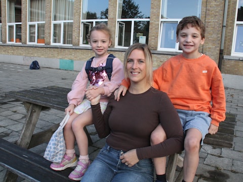 Juf Shirley start in het derde leerjaar in basisschool W'IJzer in Diksmuide, de school waar ook haar kinderen Olivia en Mauro zitten.