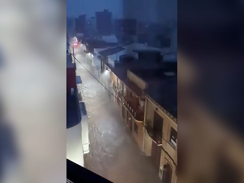KIJK. Hevig noodweer treft ook Spanje: code rood in Catalonië en ...