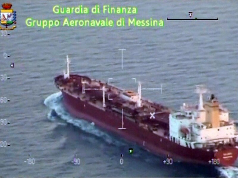 De MV Salamis op beelden van de Italiaanse kustwacht.