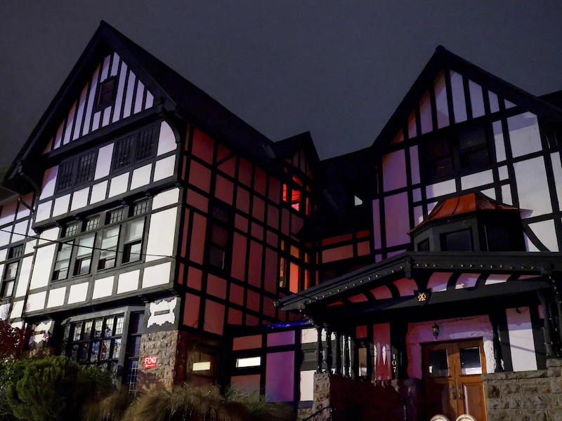 Chi Phi studentenhuis op het domein van de universiteit Cornell