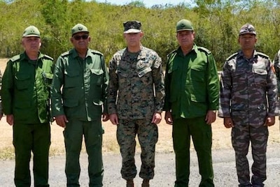Amerikaanse en Cubaanse generaals ontmoeten elkaar bij Guantanamo