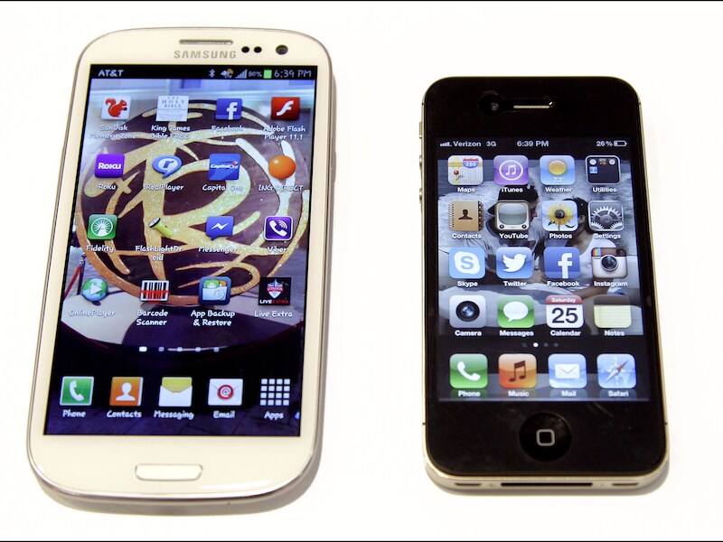 Een Samsung Galaxy S3 en een Apple iPhone.