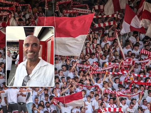 sfeerbeeld staantribune KV Kortrijk tijdens de Vlasico / (inzet: Claude Verspaille)
