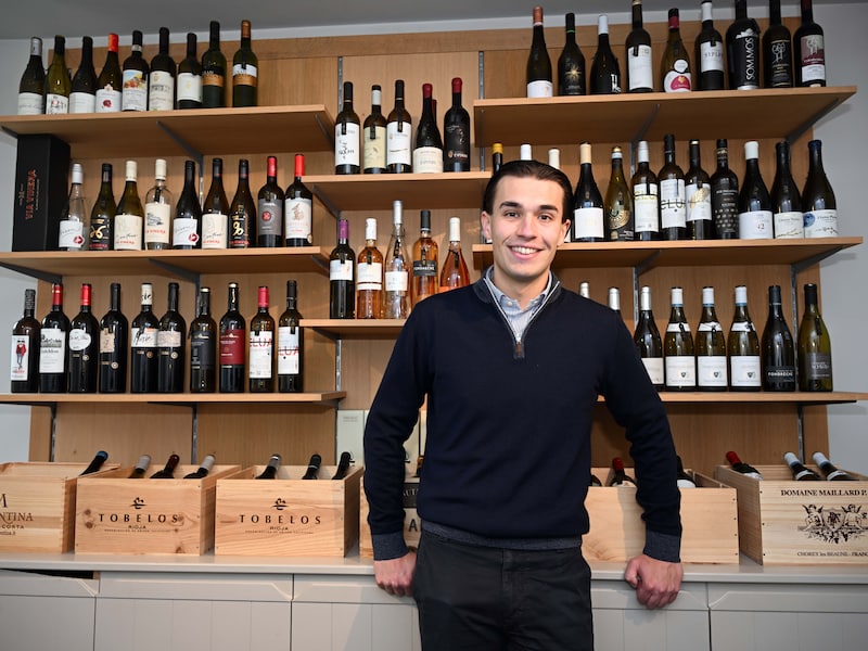 Dries Goemans van wijnhandel ARTIVIN in Nieuwrode helpt mensen de juiste fles kiezen