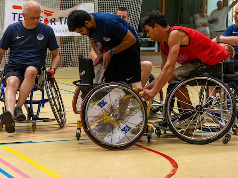 Rolstoelbasket Sint-Lodewijk. 