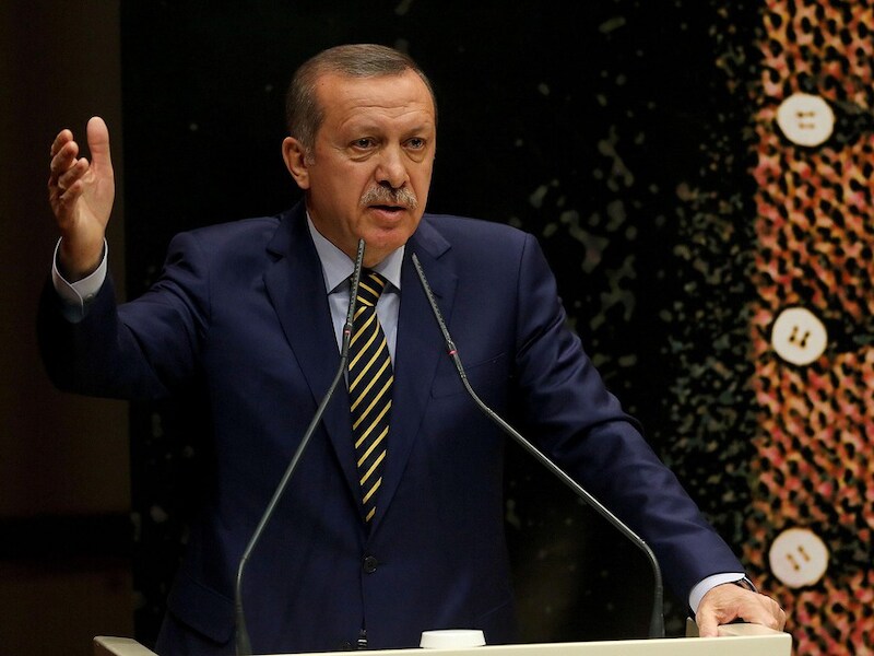 De Turkse premier Erdogan vervangt tien ministers.